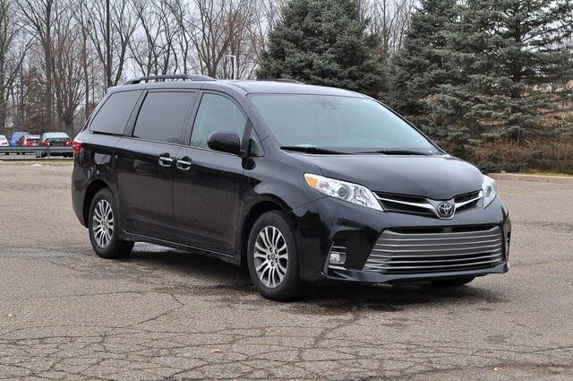 2020 Toyota Sienna XLE 7-Passenger FWD with Auto-Access Seat