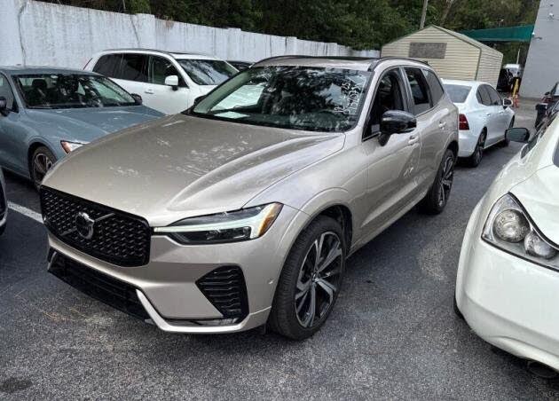 2023 Volvo XC60 B5 Ultimate Dark Theme FWD