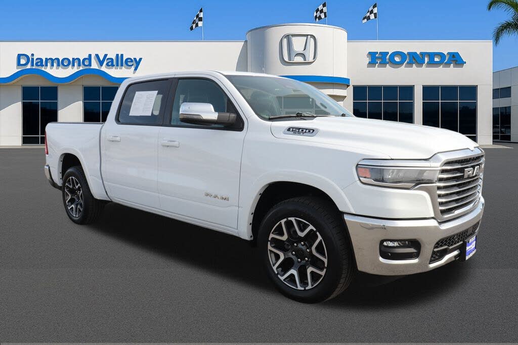 2025 RAM 1500 Laramie Crew Cab 4WD
