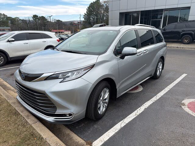 2025 Toyota Sienna Limited 7-Passenger FWD