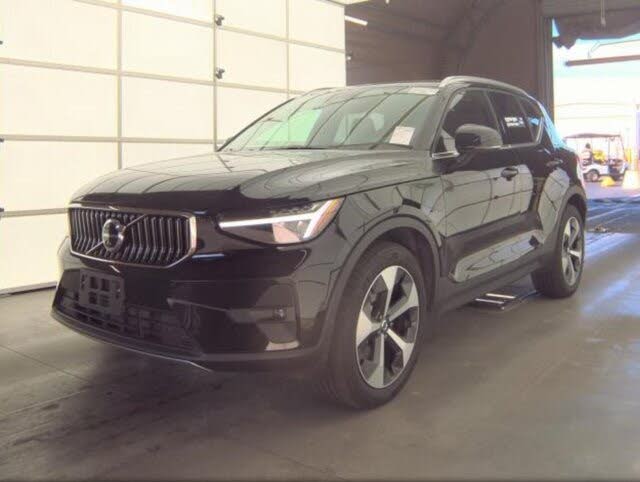 2025 Volvo XC40 B5 Plus Bright Theme AWD