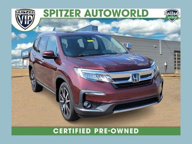 2022 Honda Pilot Touring AWD with Rear Captain's Chairs