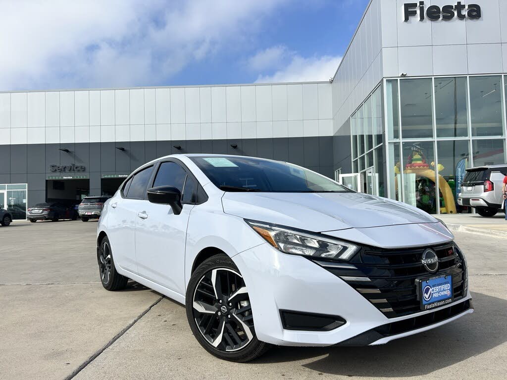 2024 Nissan Versa SR FWD