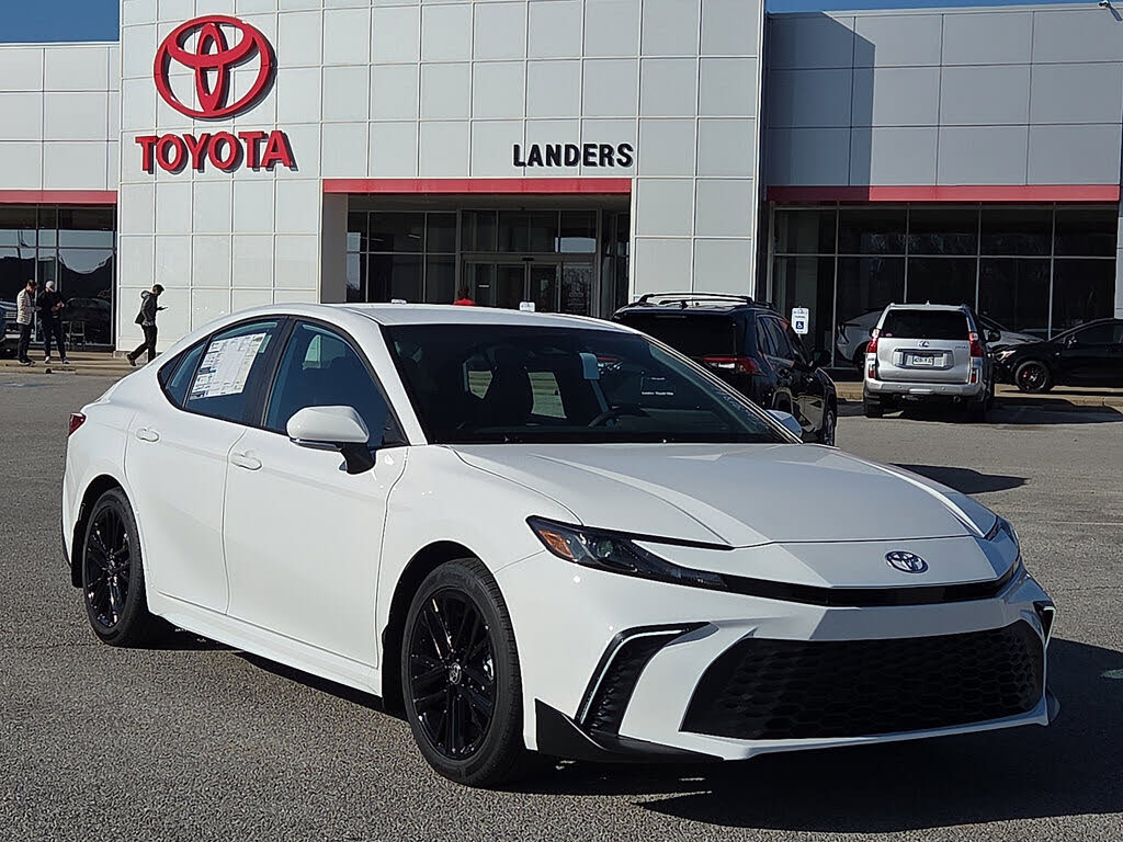 2026 Toyota Camry SE FWD