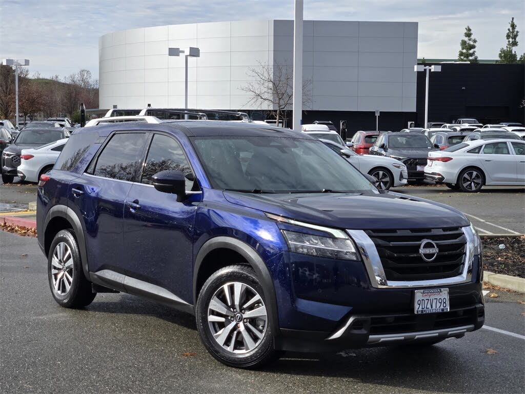 2023 Nissan Pathfinder SL FWD