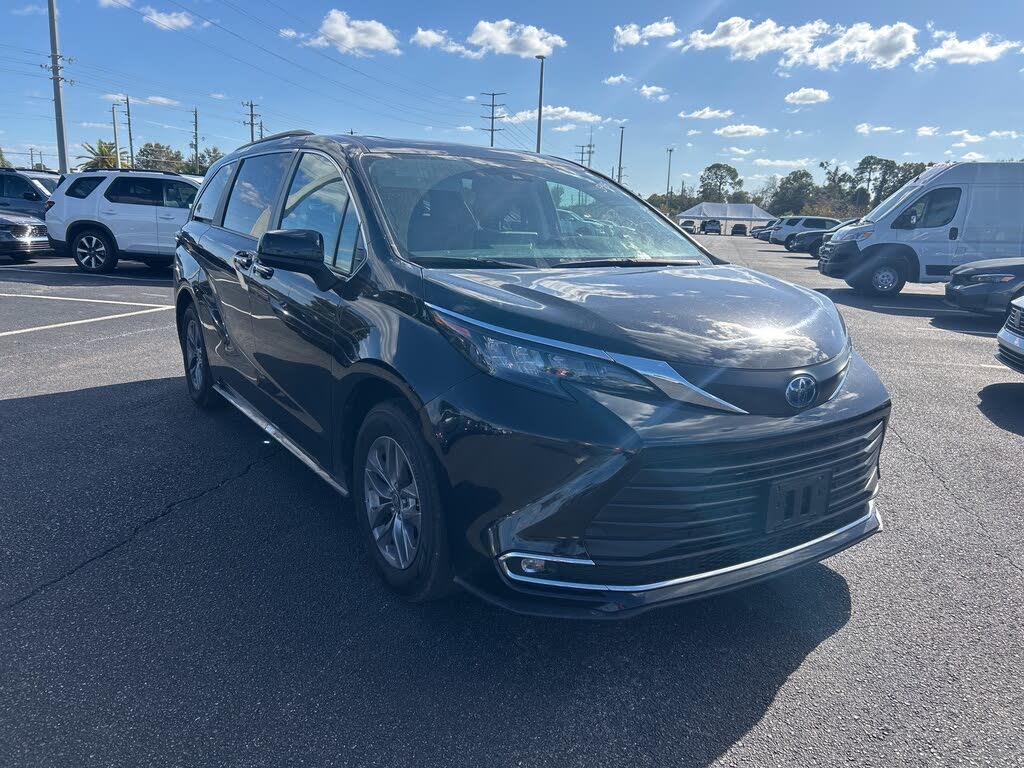 2024 Toyota Sienna XLE 7-Passenger FWD