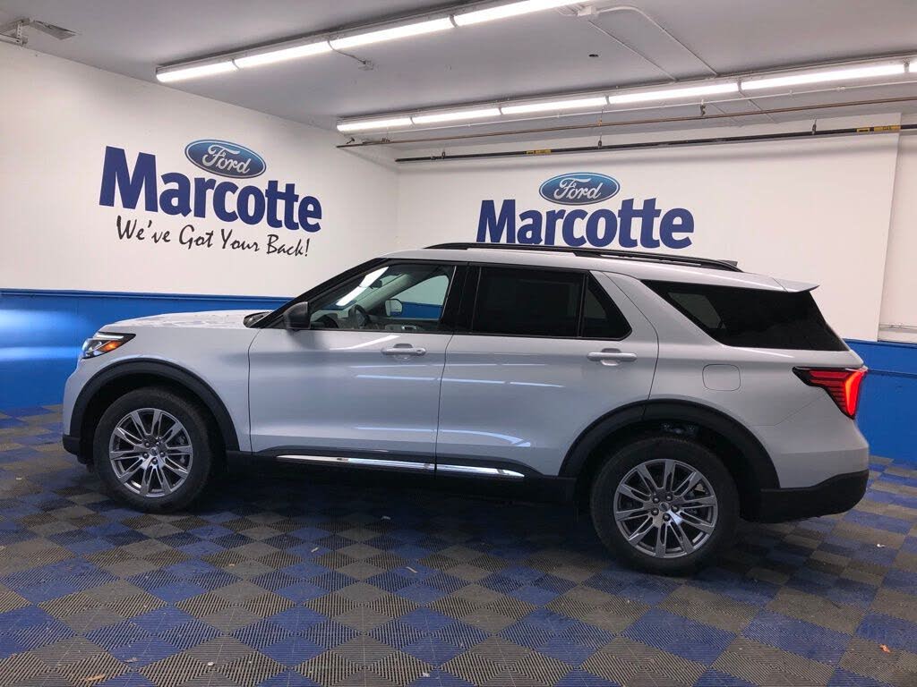 2025 Ford Explorer Active AWD