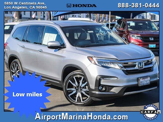 2019 Honda Pilot Touring AWD with Rear Captain's Chairs
