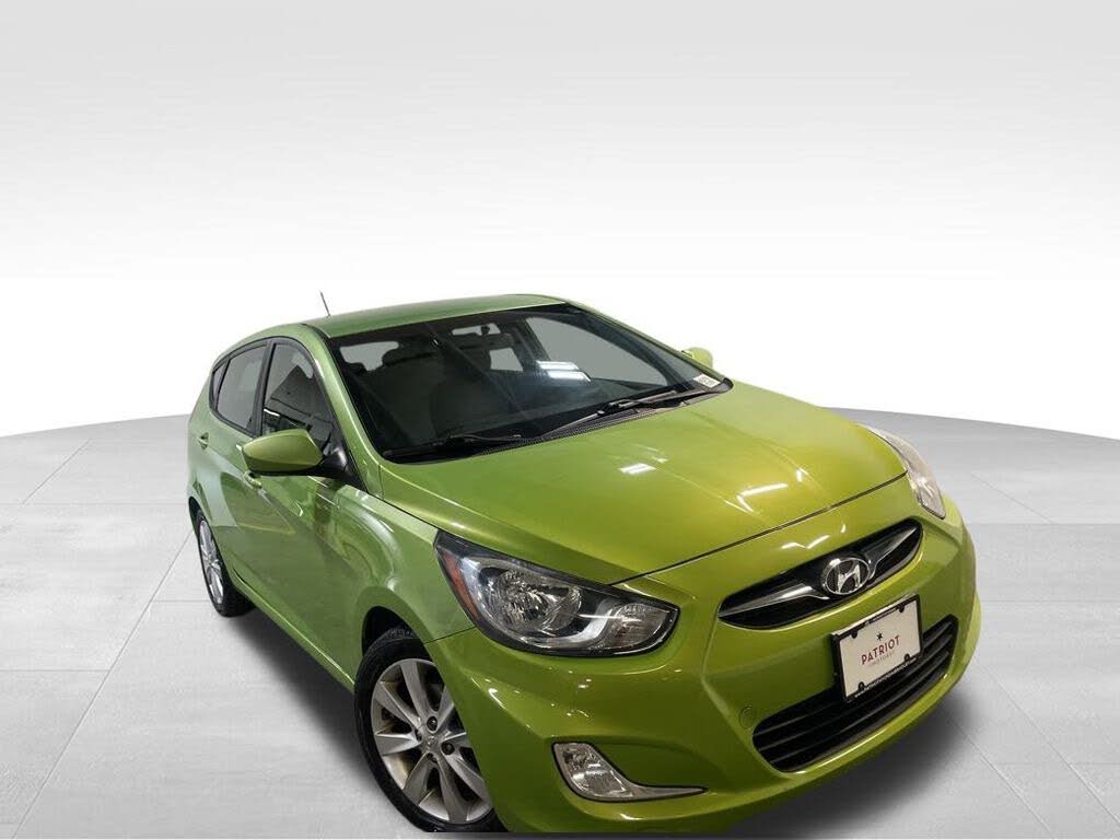 2012 Hyundai Accent SE 4-Door Hatchback FWD