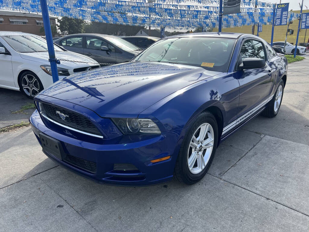 2013 Ford Mustang V6 Coupe RWD