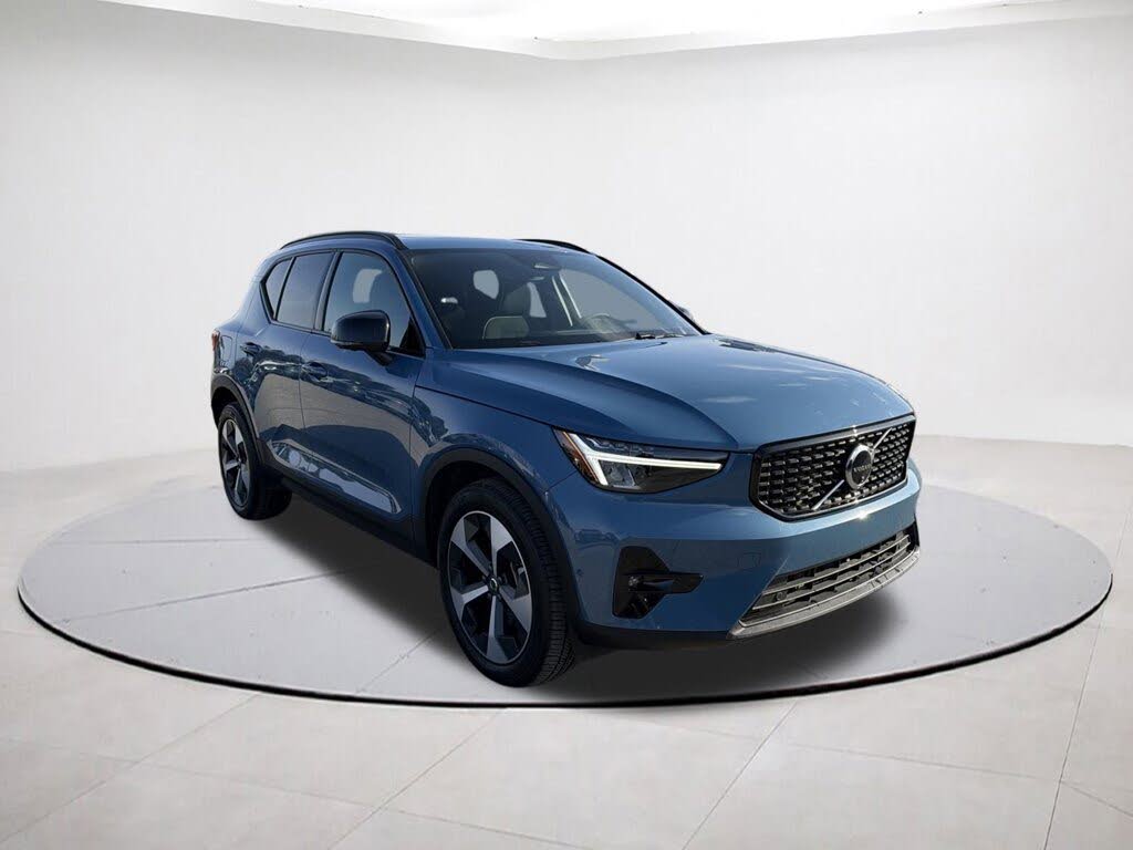 2025 Volvo XC40 B5 Plus Dark Theme AWD