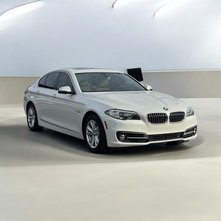 2015 BMW 5 Series 528i Sedan RWD