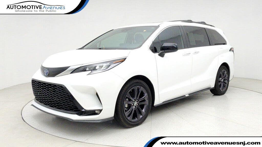 2023 Toyota Sienna XSE 7-Passenger FWD