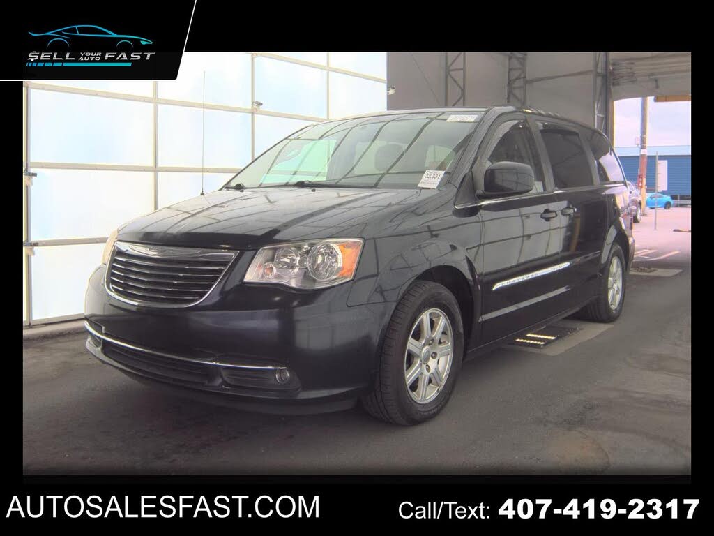 2011 Chrysler Town & Country Touring FWD