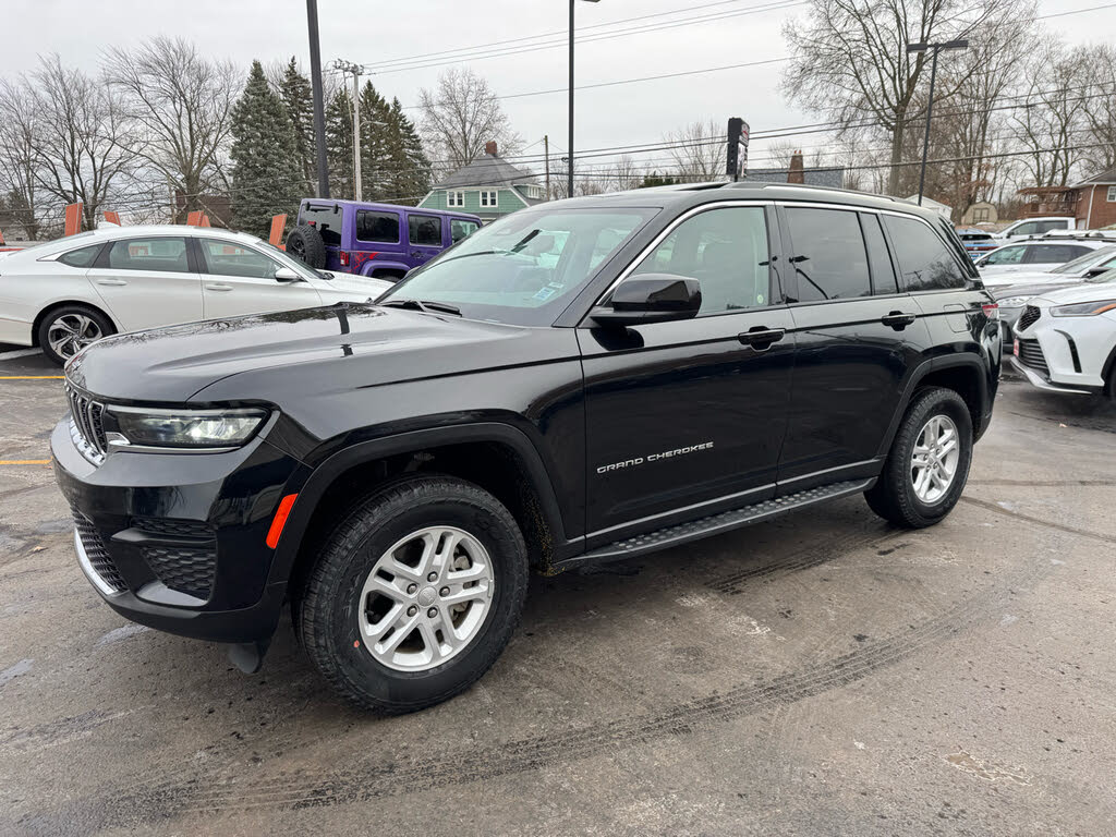 2023 Jeep Grand Cherokee Laredo 4WD