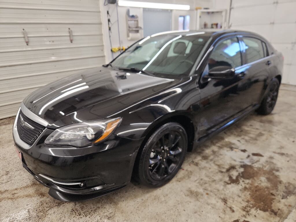 2013 Chrysler 200 Limited Sedan FWD