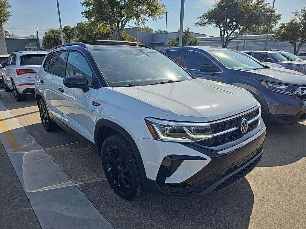 2024 Volkswagen Taos SE Black FWD