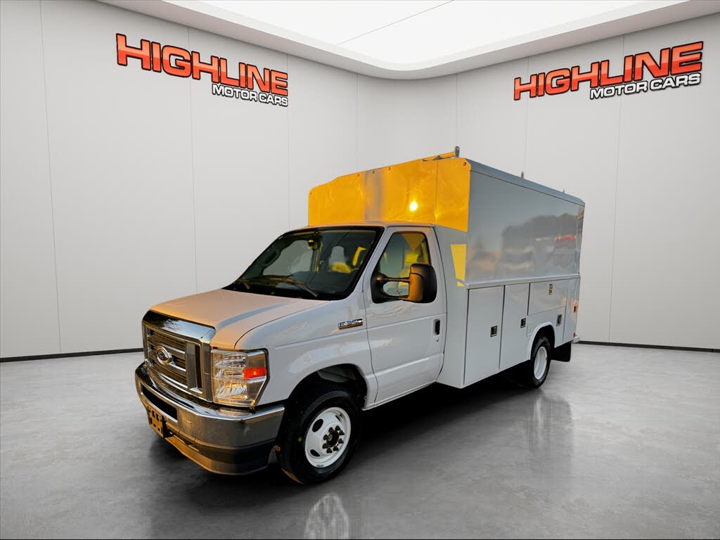 2025 Ford E-Series Chassis E-350 SD Cutaway SB DRW RWD