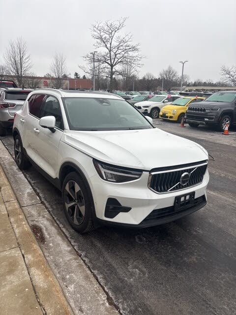 2025 Volvo XC40 B5 Plus Bright Theme AWD