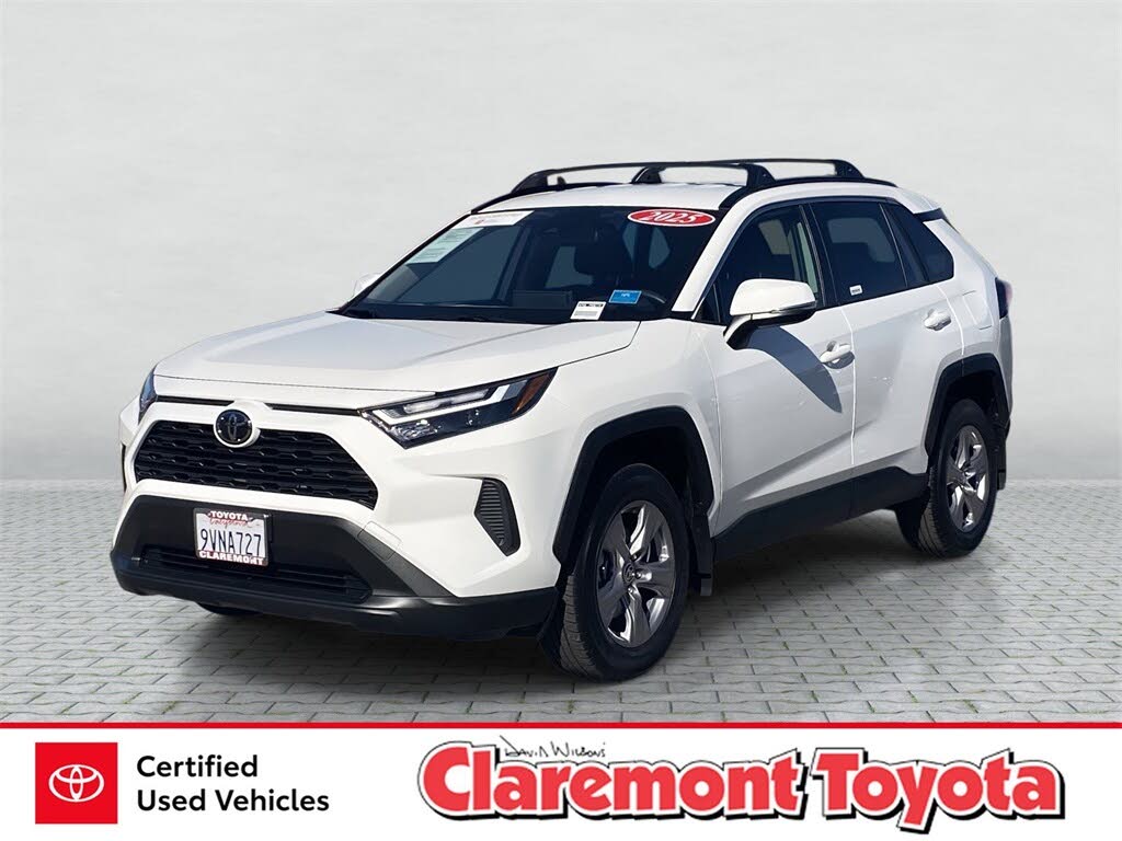 2025 Toyota RAV4 XLE FWD