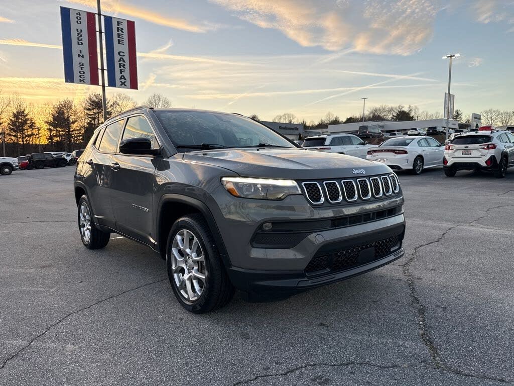 2023 Jeep Compass Latitude Lux 4WD