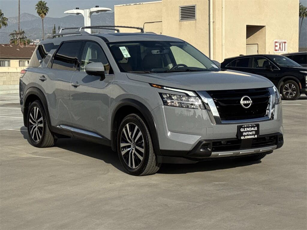2024 Nissan Pathfinder Platinum FWD