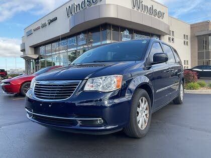 2016 Chrysler Town & Country Touring FWD