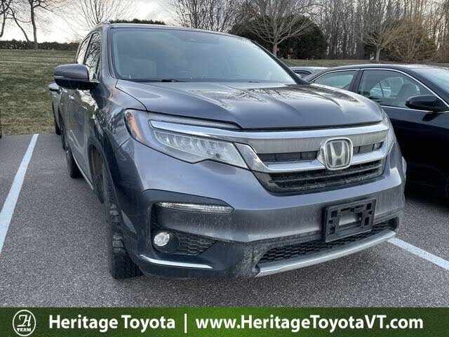 2019 Honda Pilot Touring AWD with Rear Captain's Chairs