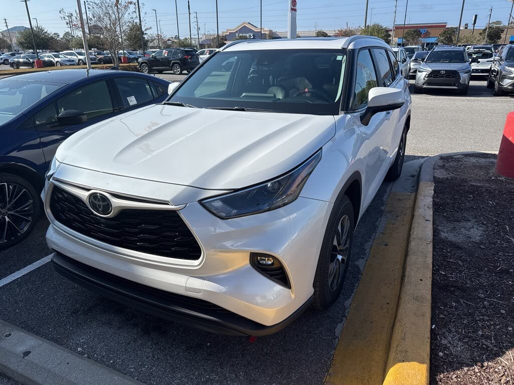 2024 Toyota Highlander XLE FWD