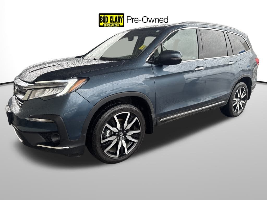 2020 Honda Pilot Touring AWD with Rear Captain's Chairs