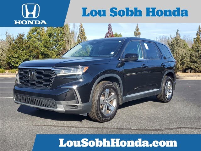2023 Honda Pilot EX-L AWD with Captains Chairs