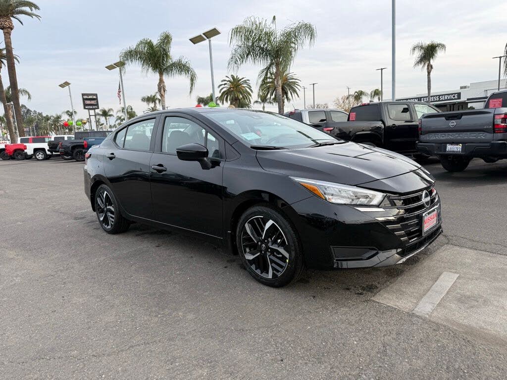 2025 Nissan Versa SR FWD