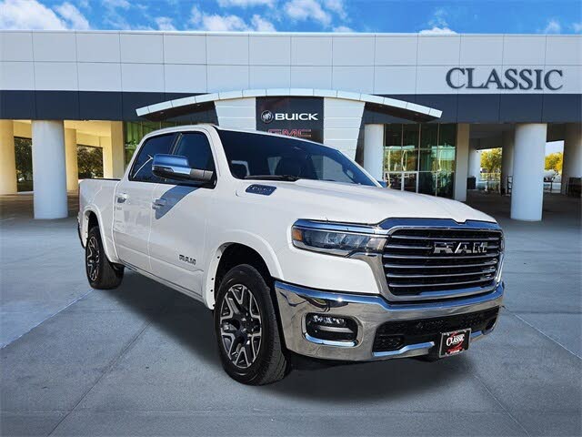 2025 RAM 1500 Laramie Crew Cab 4WD