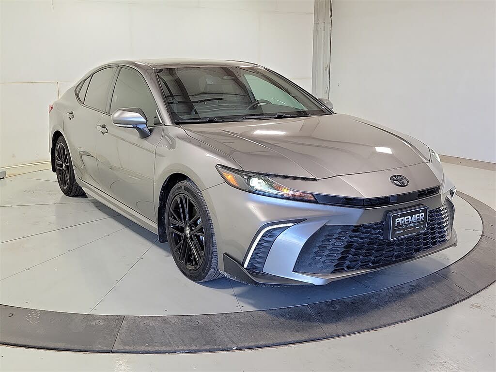 2025 Toyota Camry SE FWD