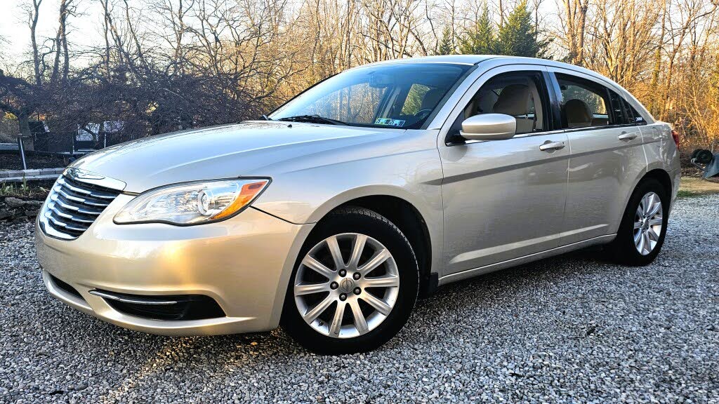 2013 Chrysler 200 Touring Sedan FWD