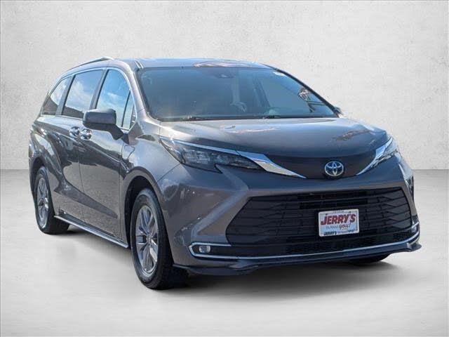 2024 Toyota Sienna XLE 7-Passenger FWD