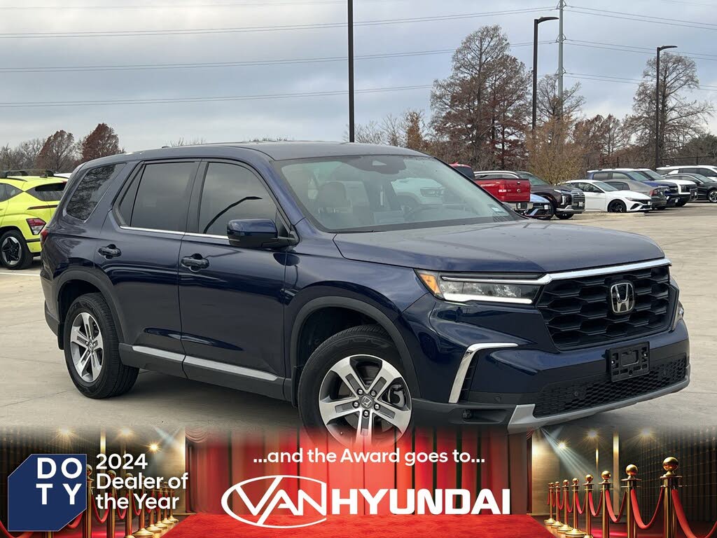 2024 Honda Pilot EX-L FWD with Captains Chairs