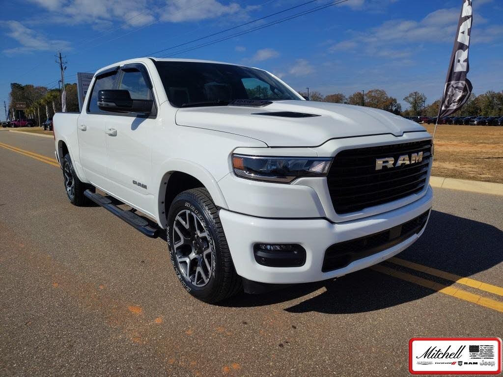 2025 RAM 1500 Laramie Crew Cab 4WD
