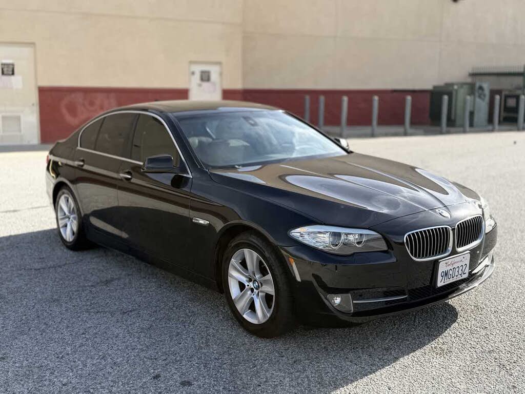 2011 BMW 5 Series 528i Sedan RWD