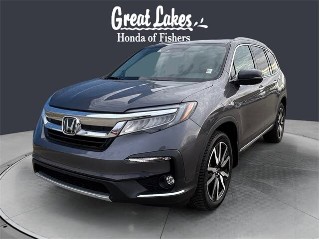 2022 Honda Pilot Touring AWD with Rear Captain's Chairs
