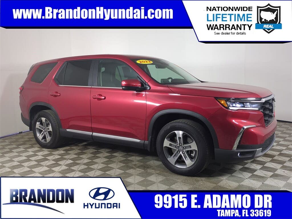 2023 Honda Pilot EX-L FWD with Captains Chairs