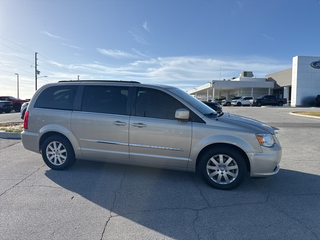 2015 Chrysler Town & Country Touring FWD