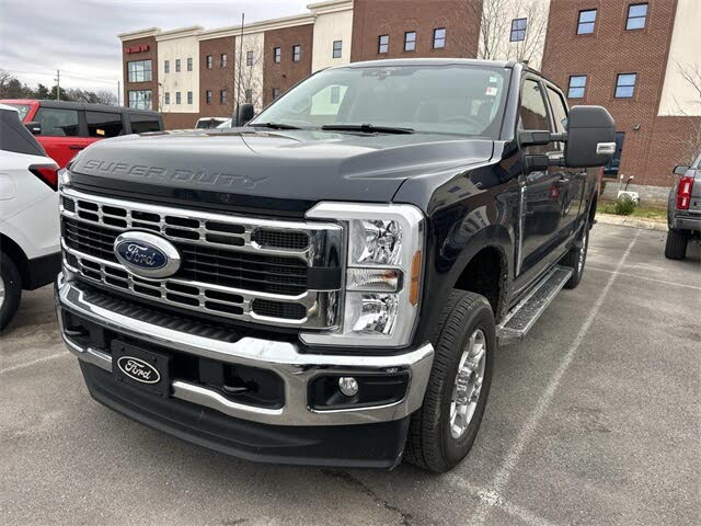 2025 Ford F-250 Super Duty XLT Crew Cab 4WD