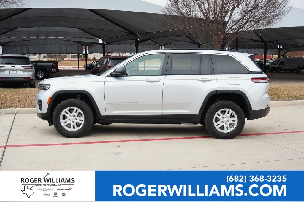 2024 Jeep Grand Cherokee Laredo RWD