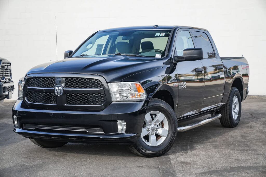 2018 RAM 1500 Express Crew Cab RWD