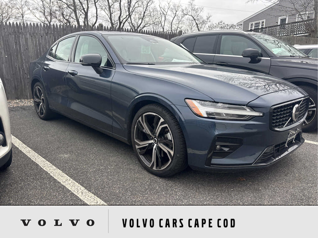 2024 Volvo S60 B5 Core Dark Theme FWD