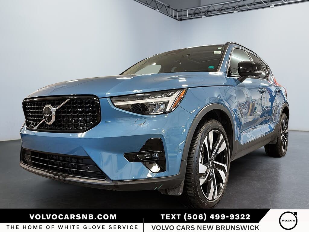 Volvo XC40 B5 Plus Dark Theme AWD 2025