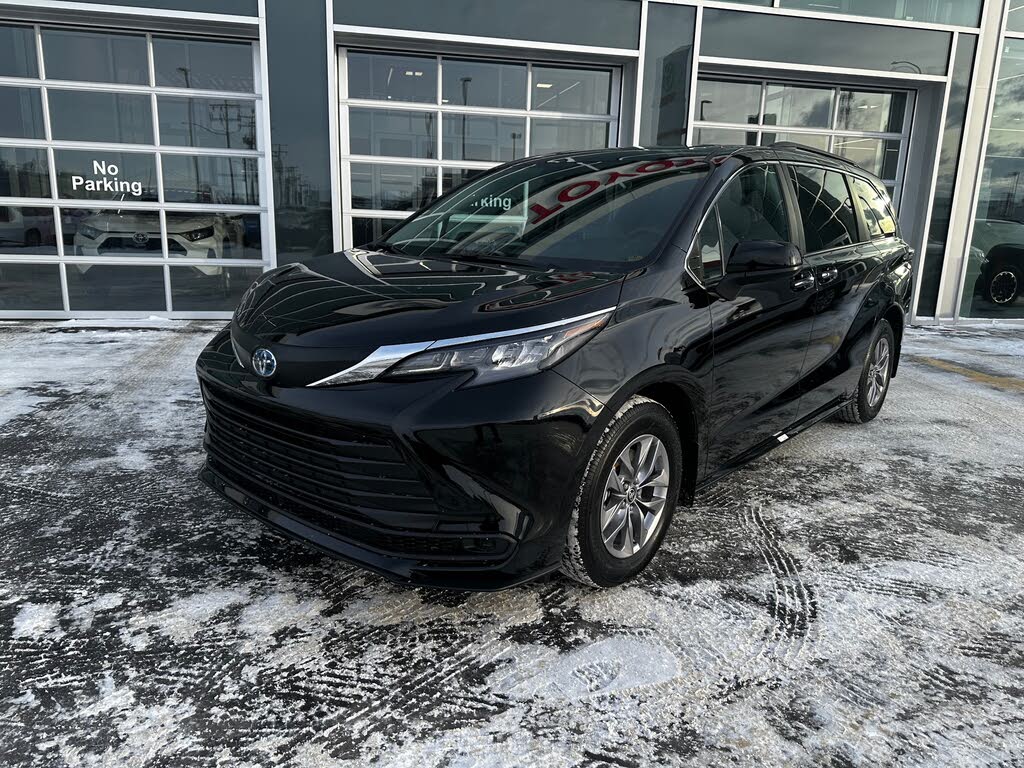 2025 Toyota Sienna XLE 8-Passenger FWD