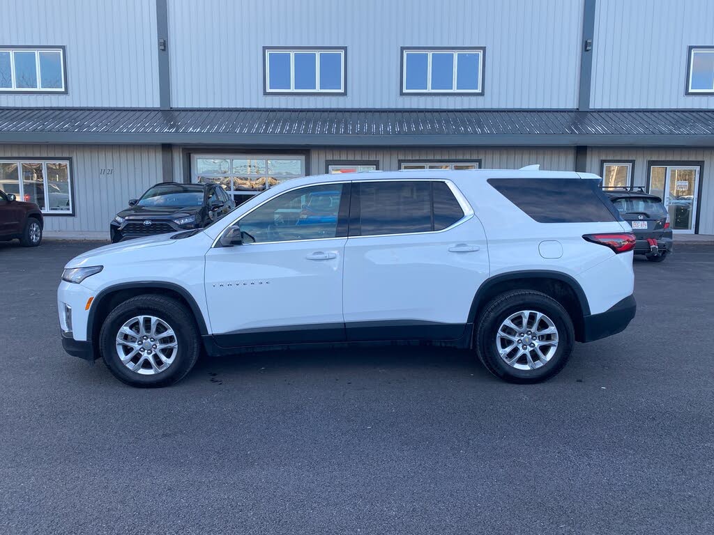 2022 Chevrolet Traverse LS AWD