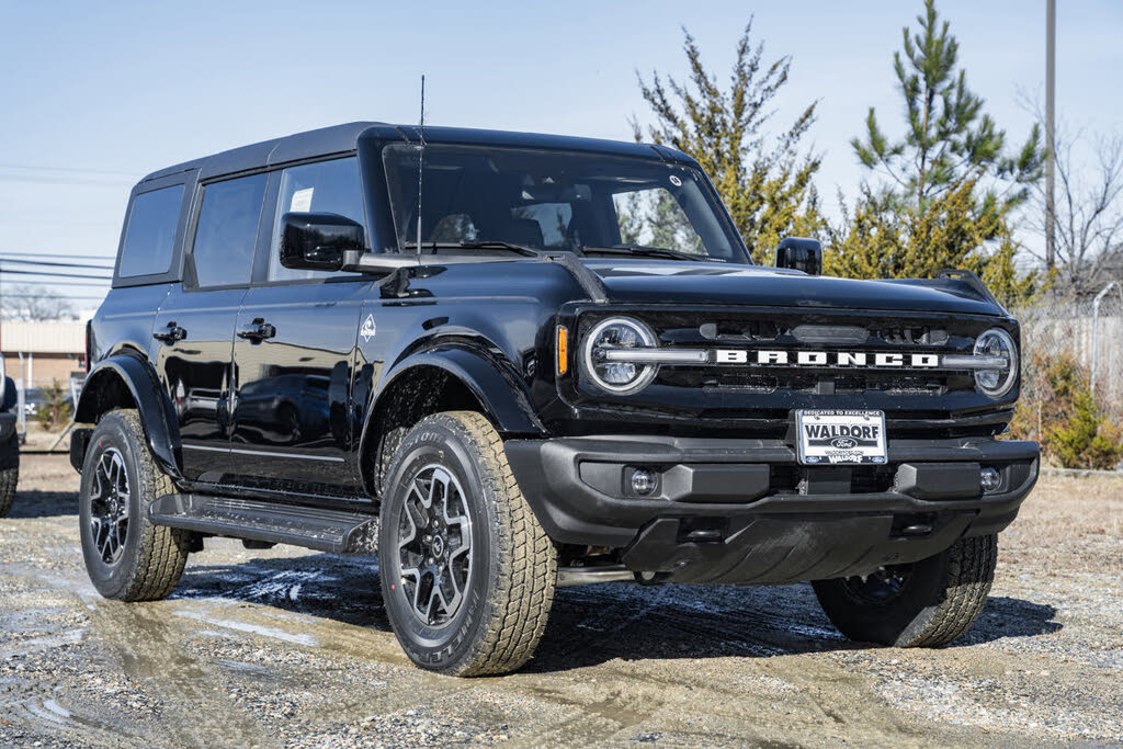 2025 Ford Bronco Outer Banks 4-Door 4WD